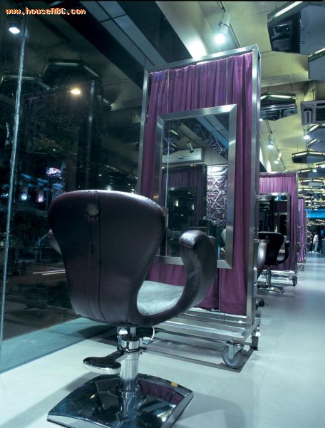 The HairQueen Salon-CuttingArea1
